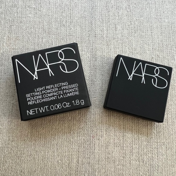 🎁3 for $30🎁 NARS Light Perfecting Settings Powder mini - Picture 2 of 4